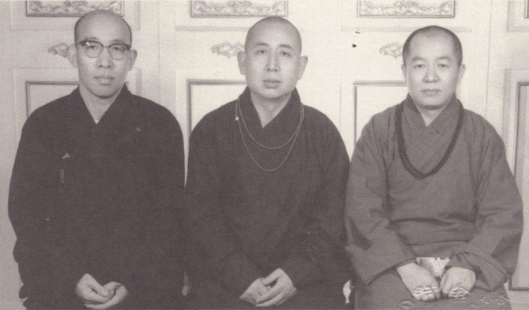 倡辦《香港佛教》的三位法師，分別是覺光長老（中）、松泉長老（左）、元果長老（右）。三位多年來以文化弘法的方式，廣播佛法種子，利益無數眾生。（照片由福慧精舍提供，特此鳴謝。）