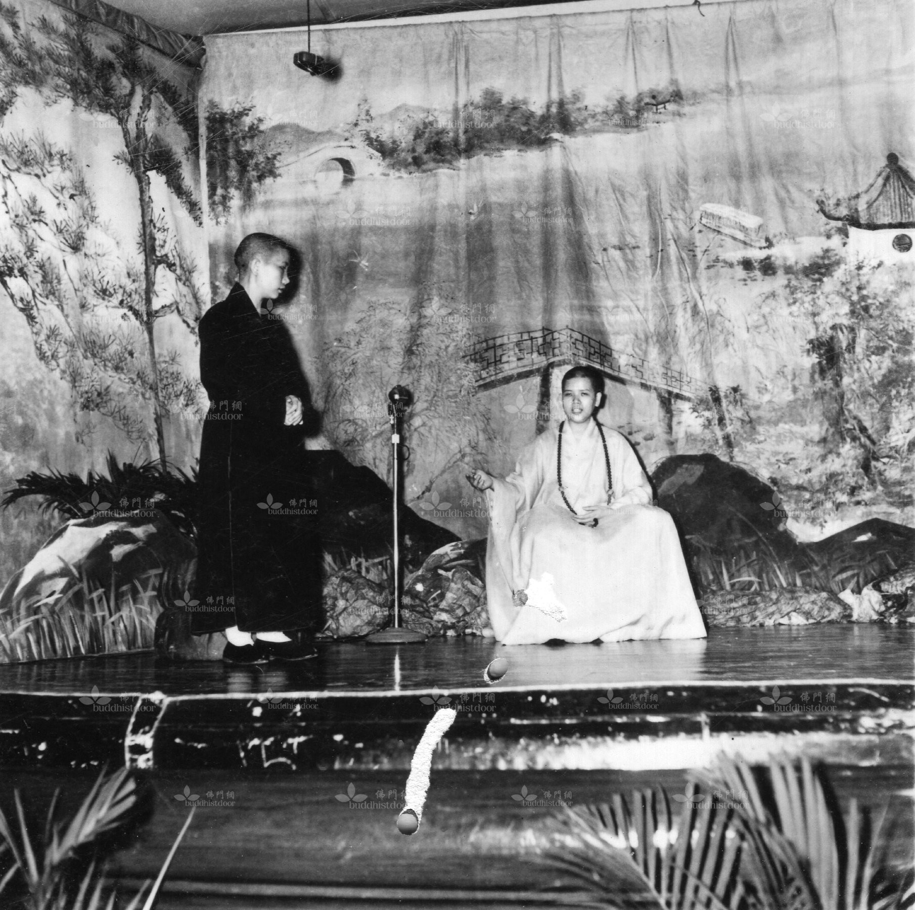 東蓮覺苑前苑長愍生法師(右)也參與演出(佛門網藏)