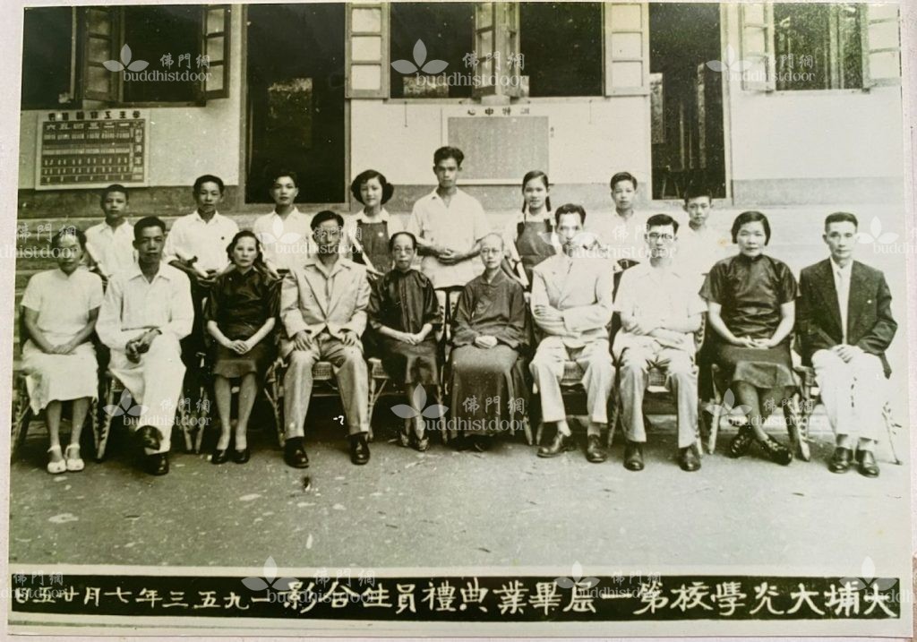 1953年，大光園的小學新校舍落成。同年，佛教大光學校舉辦第一屆畢業典禮。（圖片提供：大光園）