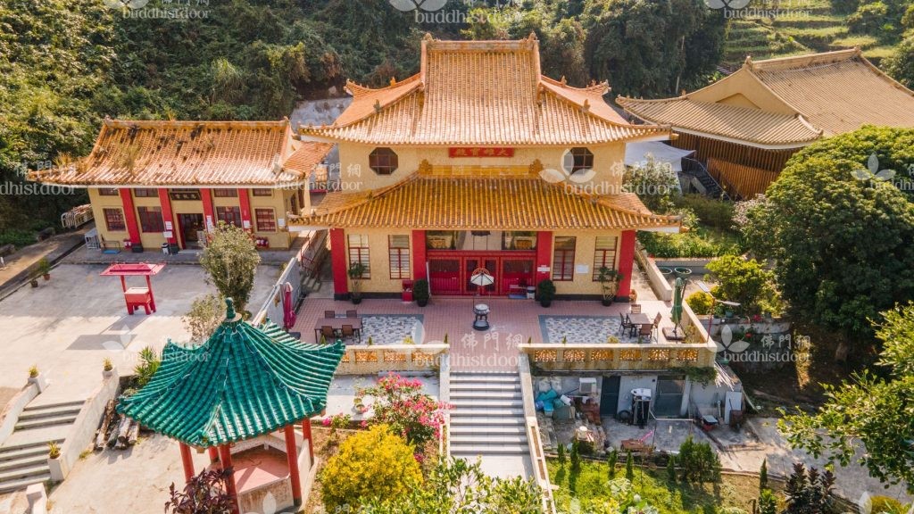香海蓮社接管半春園後，立即修葺大雄寶殿。